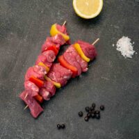 Spiedini di bovino adulto piemontese - Cubotto di manzo, salsiccia di manzo, lardo di maiale, peperoni, cipolla, 2 Spiedini da 200 gr/cad