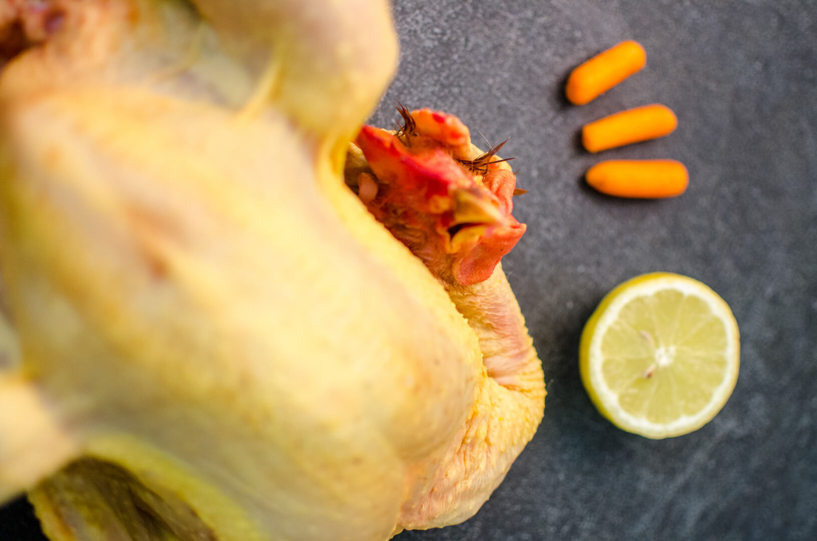 Pollo intero allevato all'aperto - immagine 2