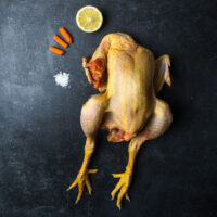 Pollo intero allevato all'aperto